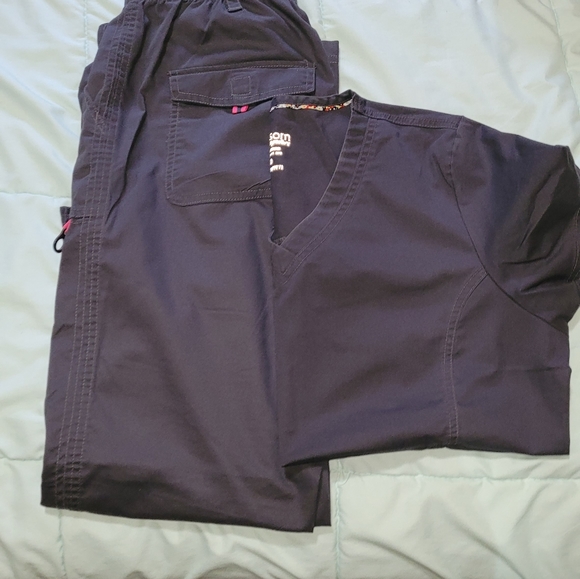 Maevn Scrub sets - Picture 12 of 15